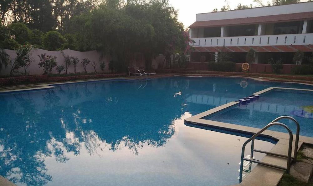 Mamalla Beach Resort Mahabalipuram Exteriör bild